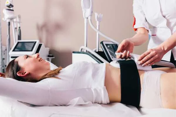 woman having body sculpting to help improve her body image and her mental health Brighton